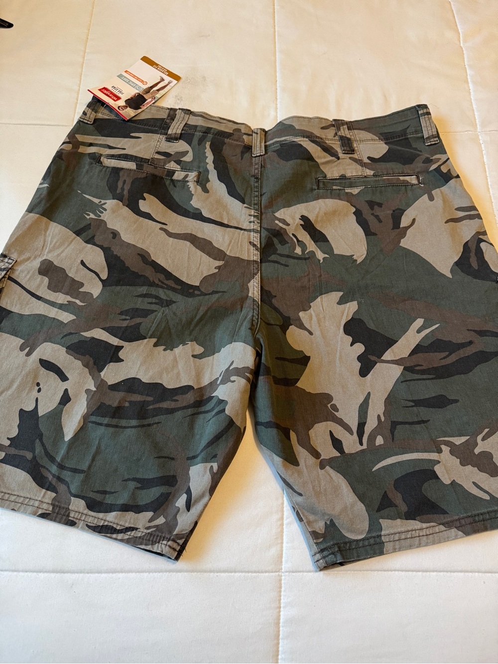 Men's Wrangler Camo Cargo Shorts - Olive Green- Size 40 - Picture 3 of 4